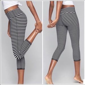 Athleta‎ Chaturanga Striped Capri Leggings Size S